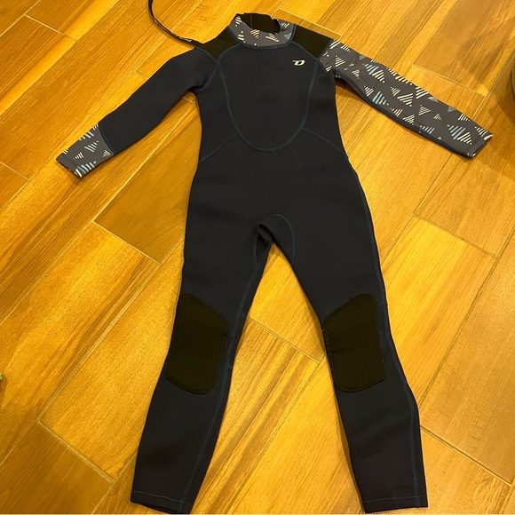 Dark Lightning Kids Wetsuit Neoprene Thermal Swimsuit Boys Girls Size 6 - Picture 1 of 7